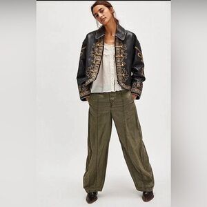 FREE PEOPLE GREEN SYLVIE BARREL PANTS SIZE LARGE